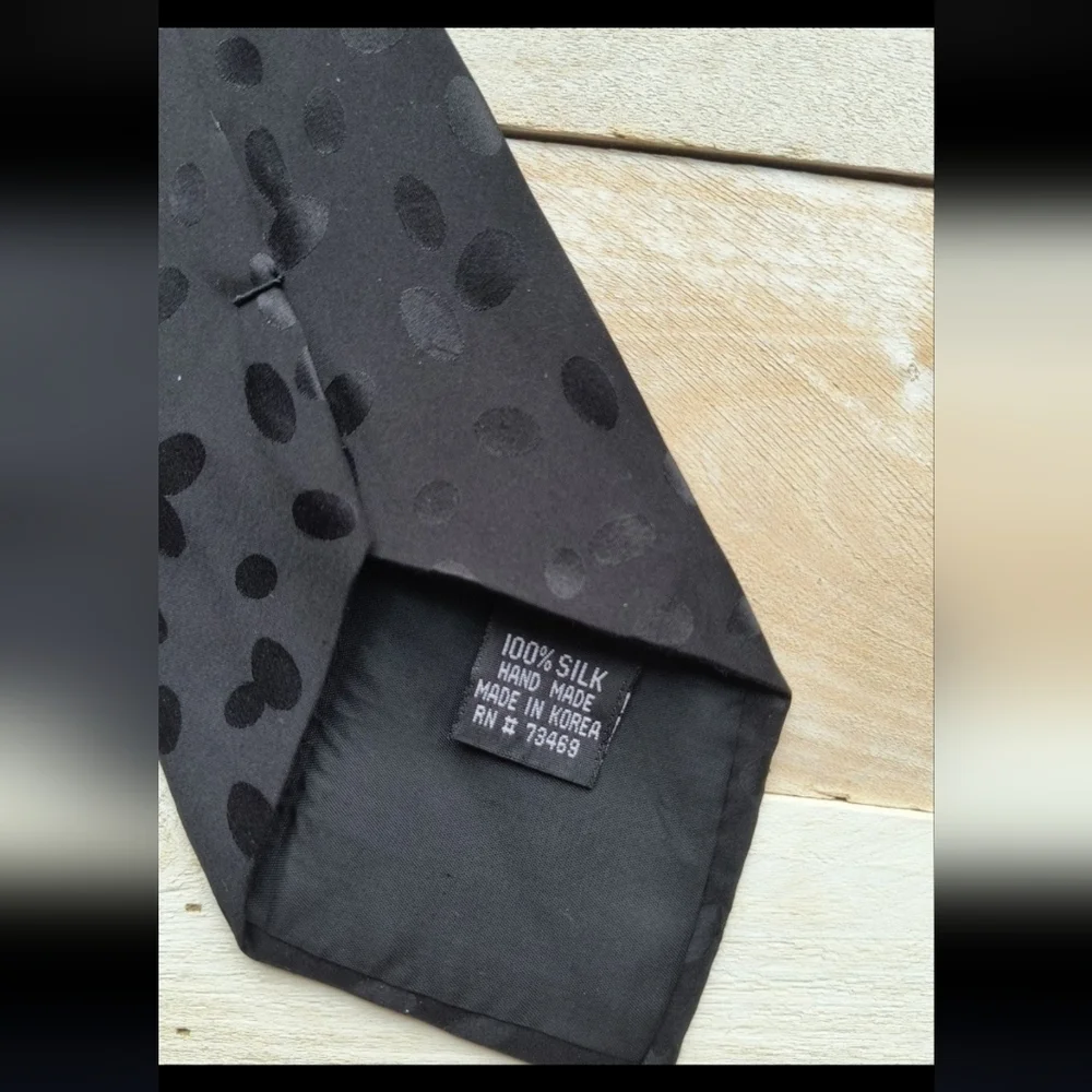 Warner Bros. Black Tie with Cartoon Characters Looney Tunes 100% Silk Valentine